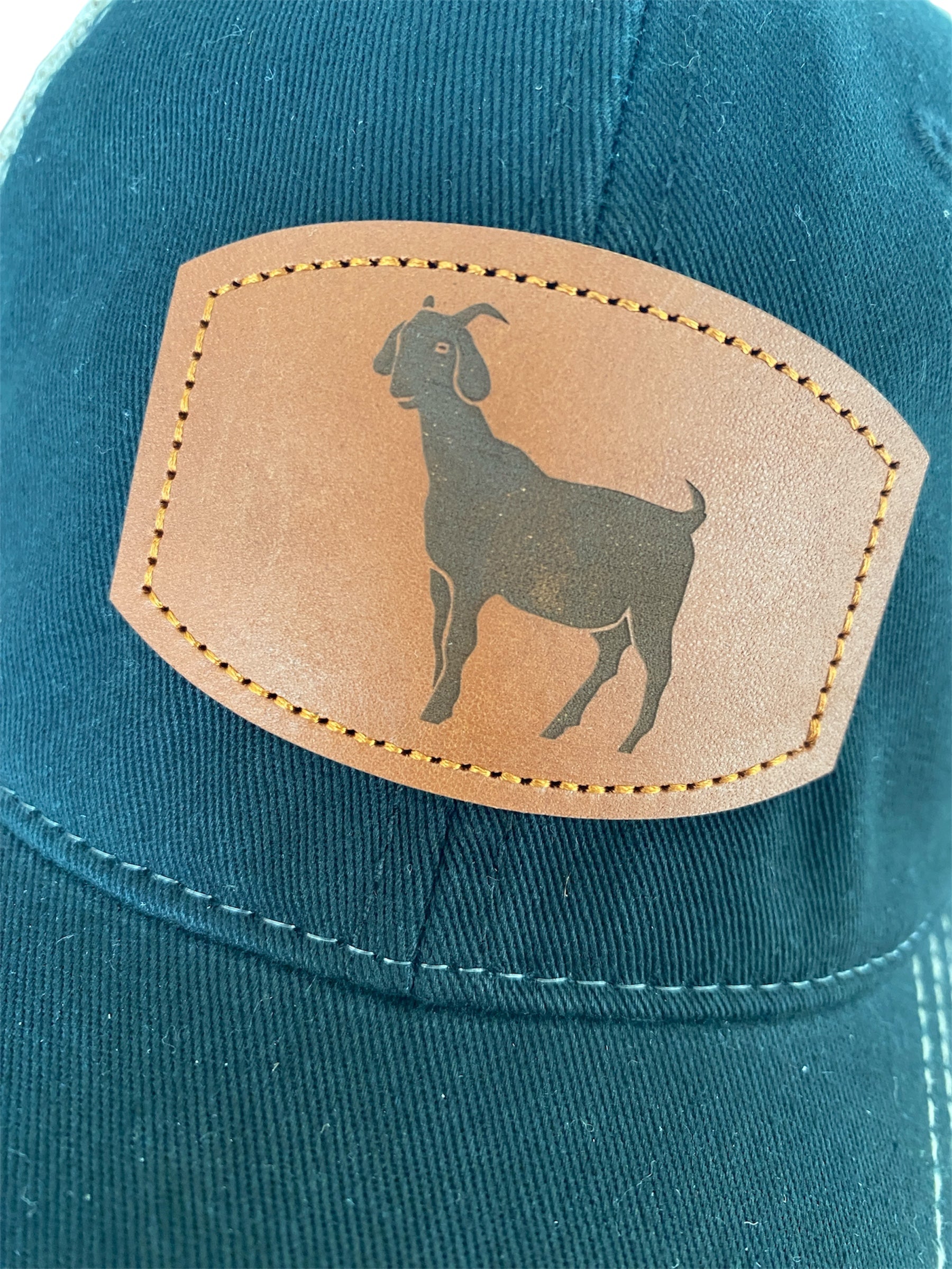 Unstructured Leather Patch goat hat in black/beige mesh